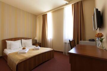 Фото номера Номер с кроватью размера «queen-size» Курортные отели Best Western Bohemian Resort Hotel г. Севан 6