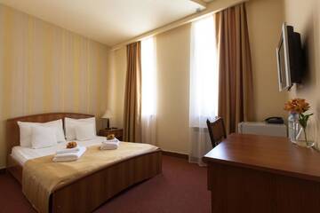 Фото номера Номер с кроватью размера «queen-size» Курортные отели Best Western Bohemian Resort Hotel г. Севан 9
