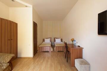 Фото номера Двухместный номер с 2 отдельными кроватями Курортные отели Best Western Bohemian Resort Hotel г. Севан 4