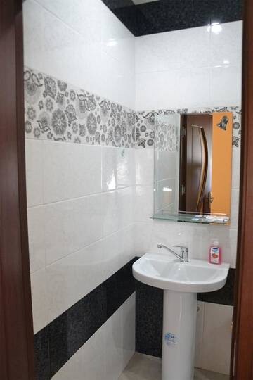 Фото номера Роскошный трехместный номер Отель Sevan Backstage Garden г. Севан 4
