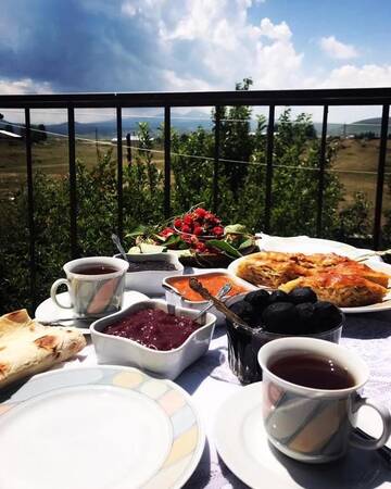 Фото номера Двухместный номер с 1 кроватью и балконом Гостевой дом Sevan Gallery Guesthouse г. Севан 6