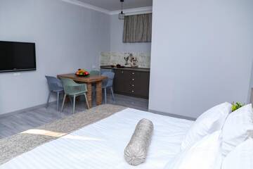 Фото номера Апартаменты-студио Апарт-отели Garden Inn Resort Sevan г. Севан 5