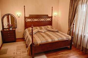 Фото номера Улучшенный двухместный номер с 1 кроватью Гостевой дом Tsaghkunq Guest House г. Севан 5