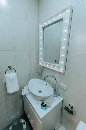 Фото номера Двухместный номер Делюкс с 1 кроватью Мини-отель Mini Hotel Sevan г. Севан 17