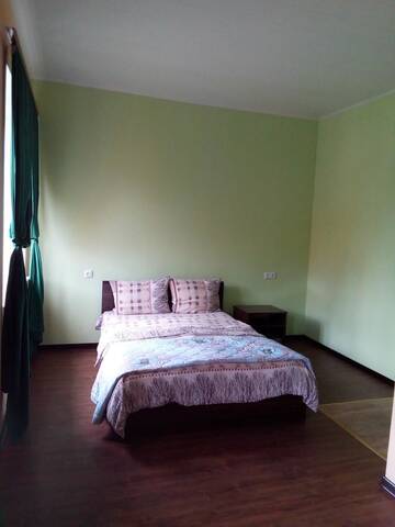 Фото номера Трехместный номер, вид на сад Отель Hotel SEVANO г. Севан 3